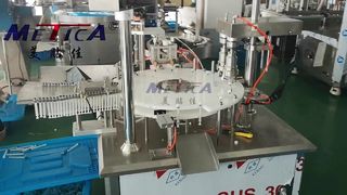 Eficiencia automática de la máquina atornilladora de tapas de jeringas