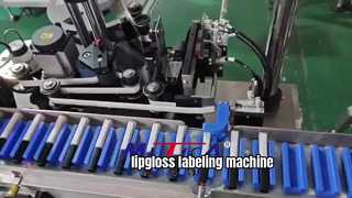 Máquina etiquetadora de fondo de botella para brillo de labios