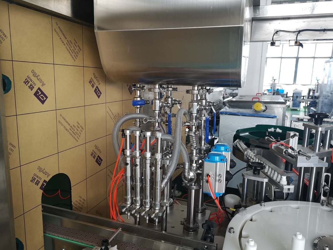 Máquina taponadora de llenado monobloque con control PLC de 2000BPH 50-500 ml para botellas roll-on