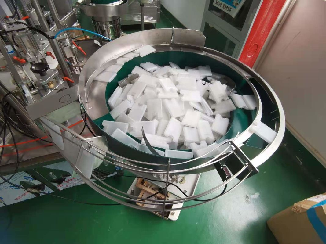 Carpeta de bolsillo Botella de perfume Monobloque de llenado de tapa de la máquina 1500BPH Tipo automático