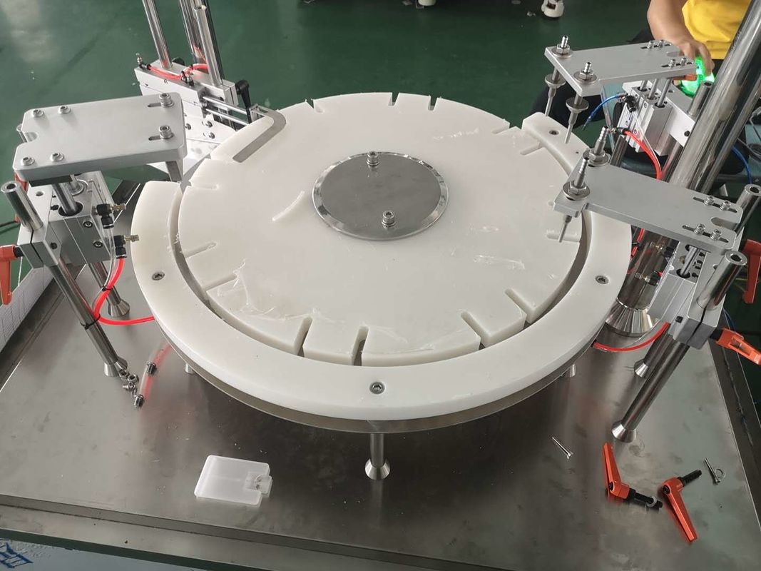 Carpeta de bolsillo Botella de perfume Monobloque de llenado de tapa de la máquina 1500BPH Tipo automático