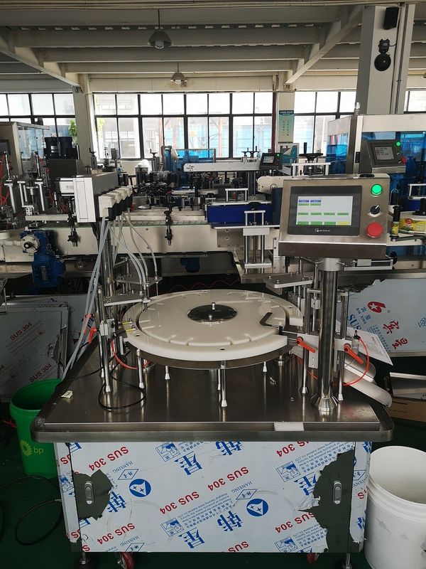Carpeta de bolsillo Botella de perfume Monobloque de llenado de tapa de la máquina 1500BPH Tipo automático