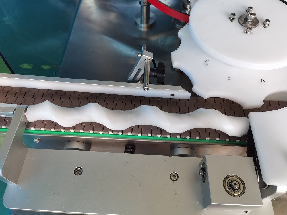 máquina que capsula de la botella rotatoria de alta velocidad de las cabezas 6000bph 8 para la botella del plástico y de vidrio