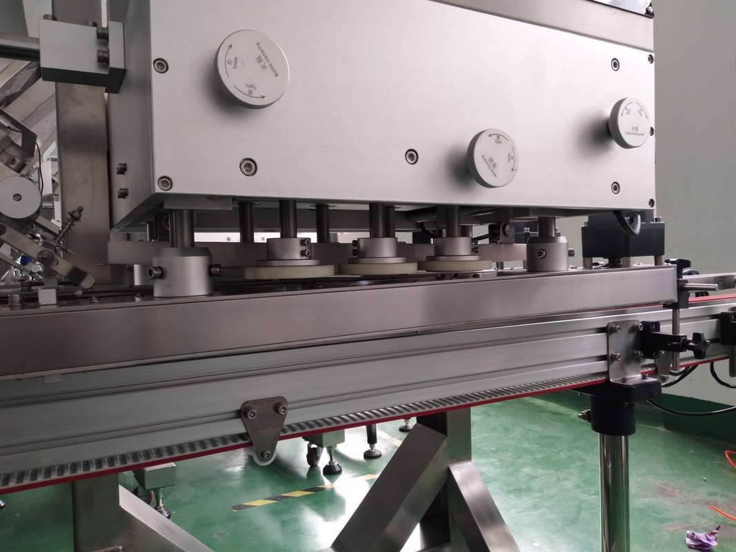 Máquina taponadora de tipo lineal con control PLC para botellas con una altura de 50-250 mm