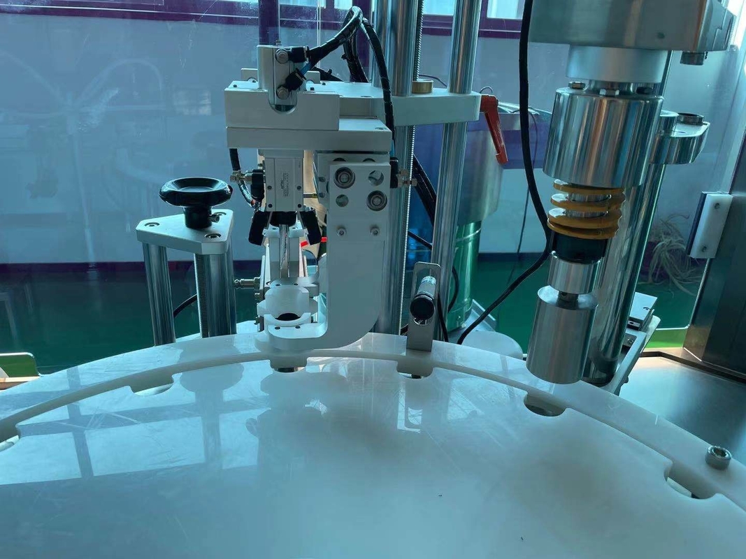 Capota automática de relleno de botellas monobloque para aceites esenciales y productos similares