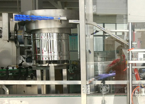 Tipo linear máquina que capsula 600BPH de la botella del tornillo con la pantalla táctil